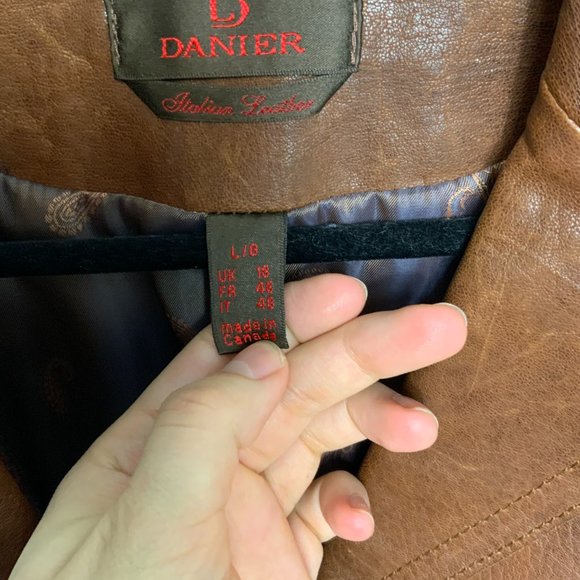 Vintage Women's Danier Leather Jacket - Picture 4 of 10